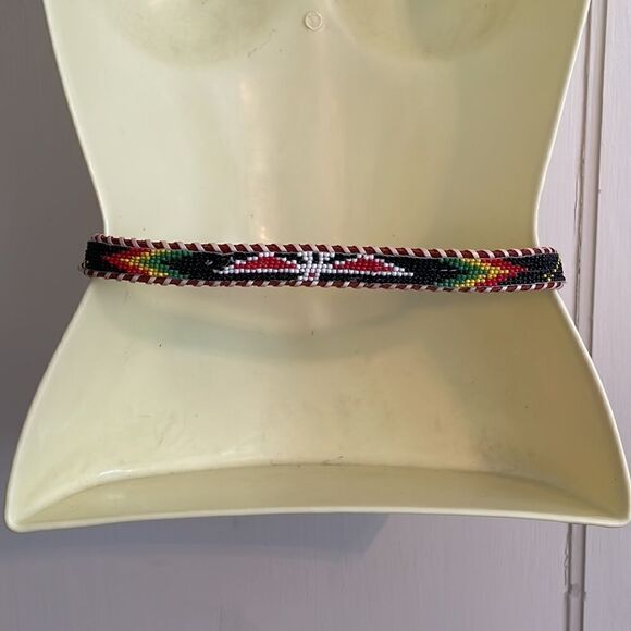 Vintage beaded  Native American look tooled brown leather belt - Picture 2 of 8